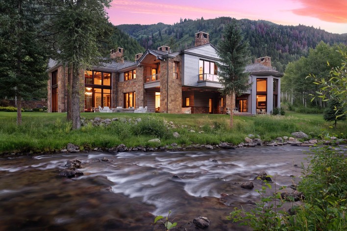 The Allure of Aspen: Exploring the Factors Behind the Sky-High Real Estate Prices in Colorado's Mountain Paradise